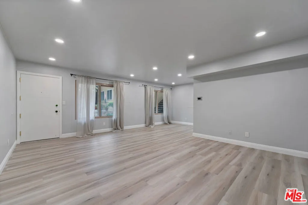 110 E Hillcrest Boulevard 115, Inglewood, California 90301 home-pic-4